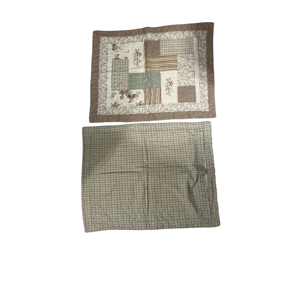 2 Vintage Country Farmhouse‎ Cottage Patchwork Floral & Plaid Pillow Shams
